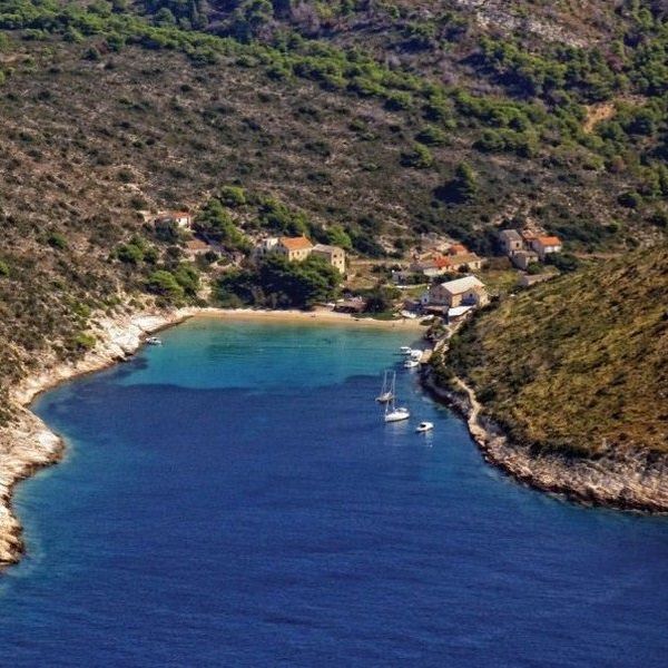 modra špilja, otok biševo