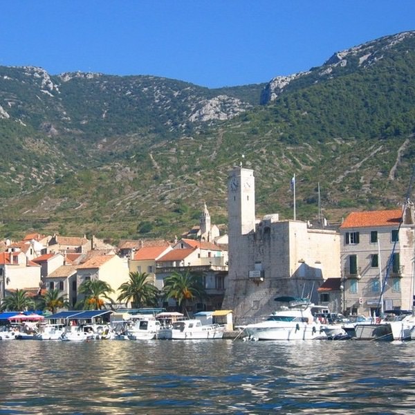 grad komiza
