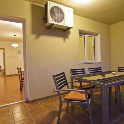 apartman drap, pogled na balkon i unutrašnjost apartmana