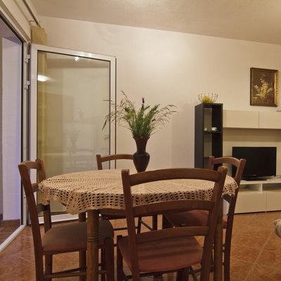apartman drap, pogled na blagovaonicu i dnevni boravak